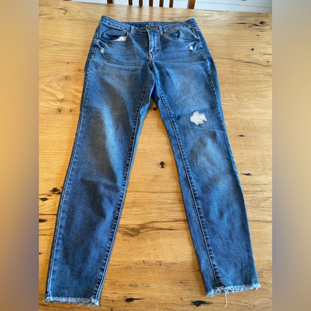 SO Blue Straight Leg Distressed Raw Hem Jeans Classic Style Women’s 9
Preloved